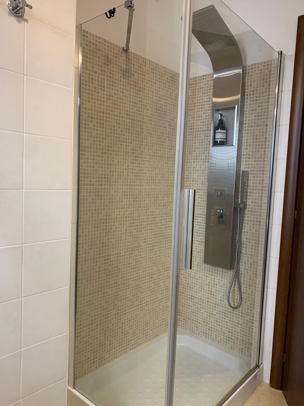 Il bagno con doccia